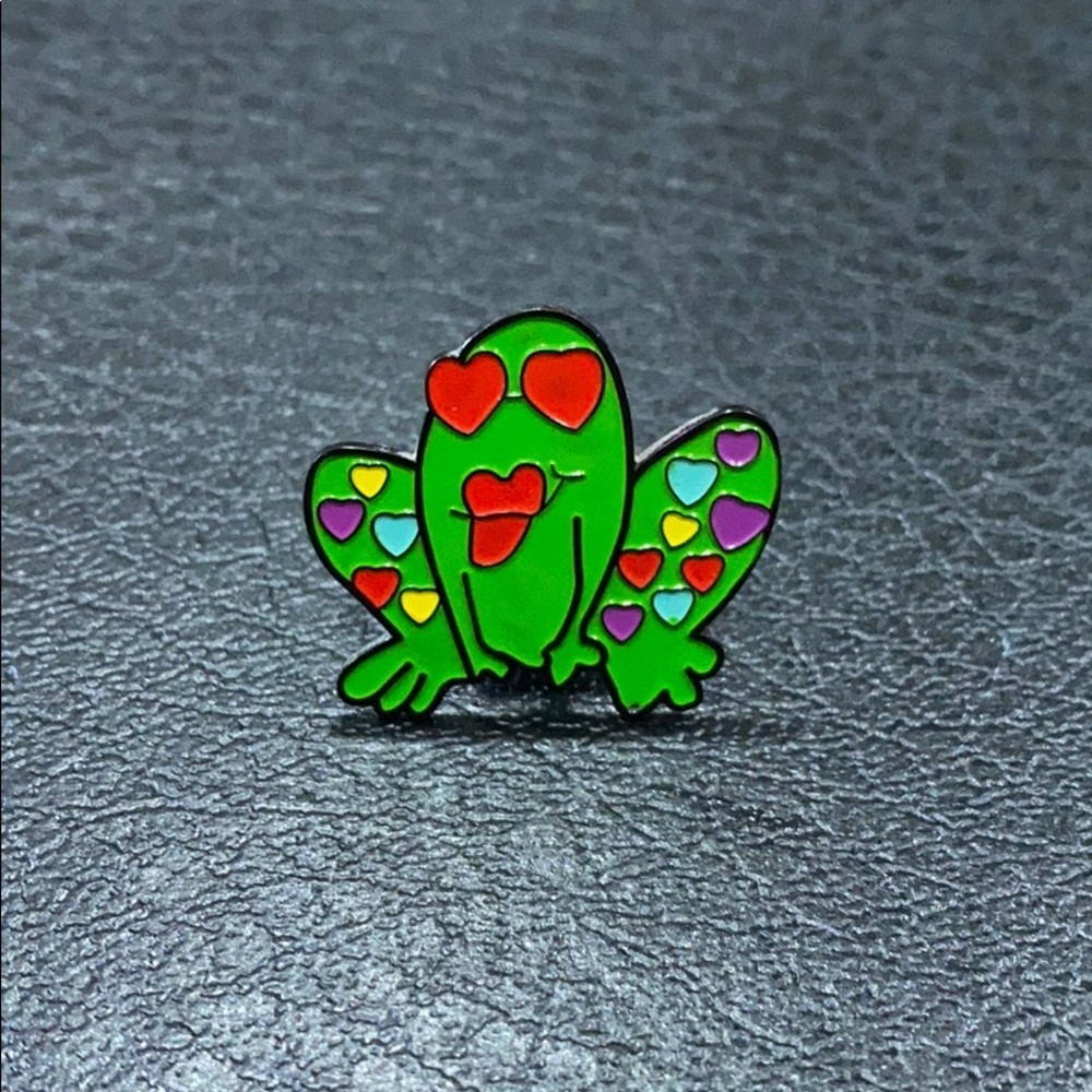 Frog Love Pin